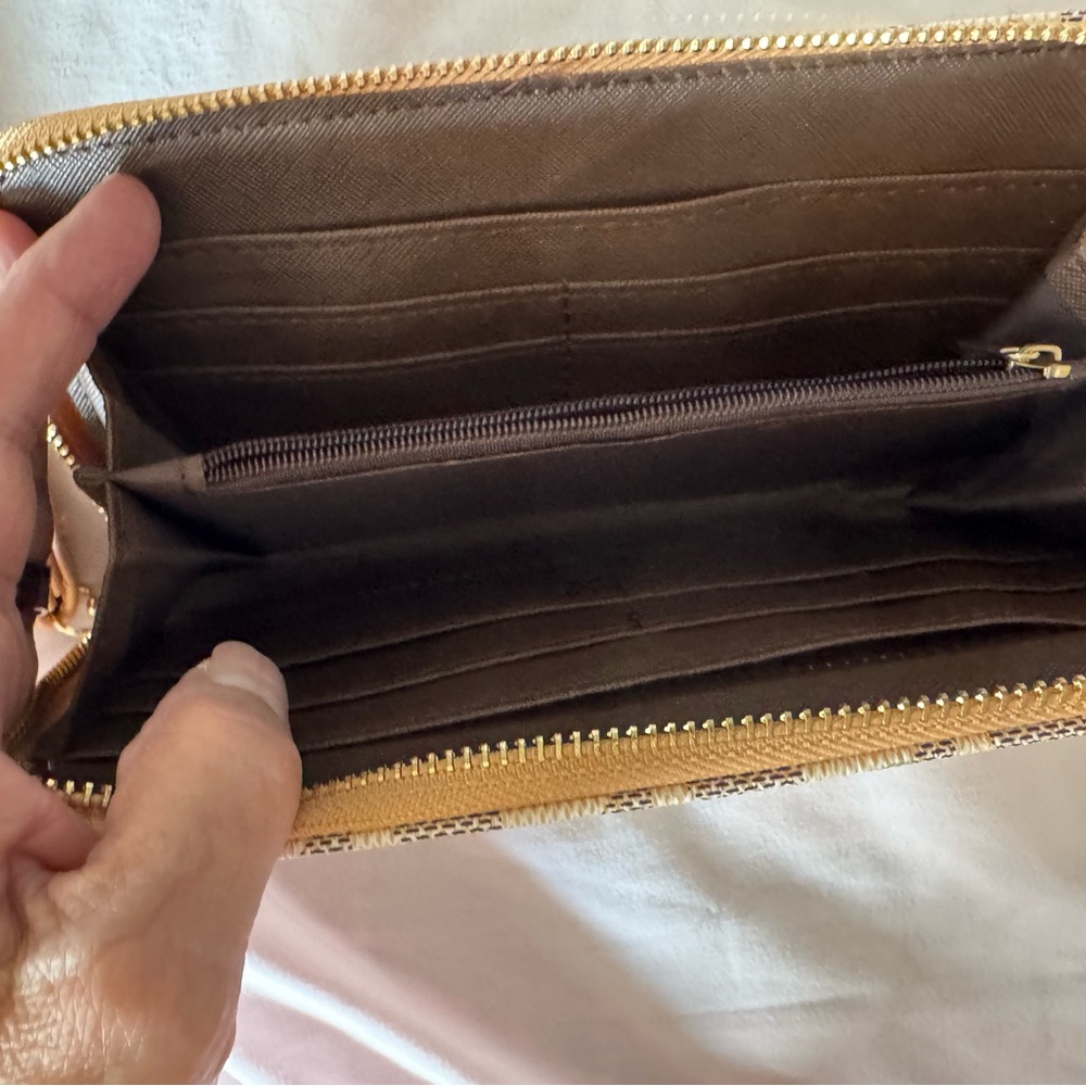 Cherry Pattern Wallet - Picture 3 of 3